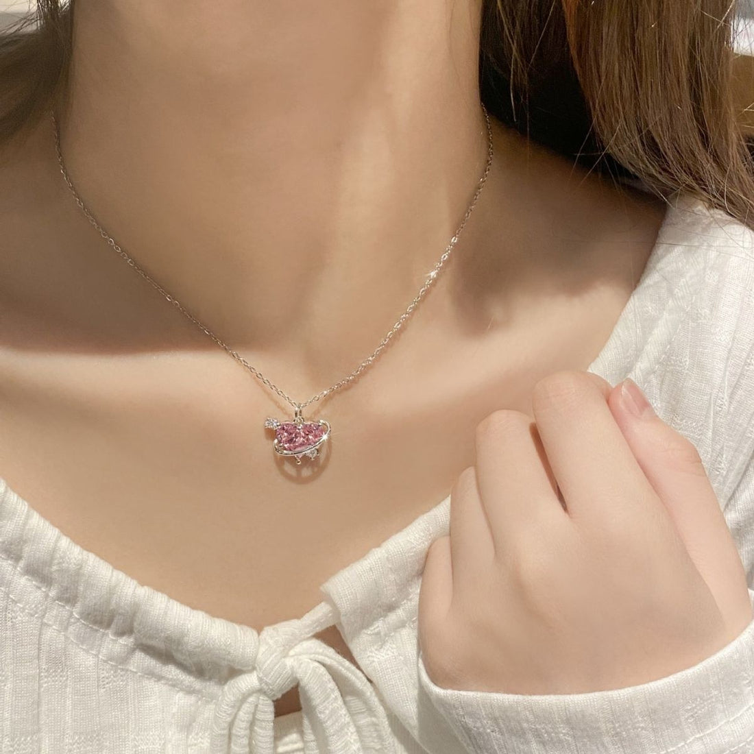 Cosmo Amor — Collar Corazón con Anillo Planetario